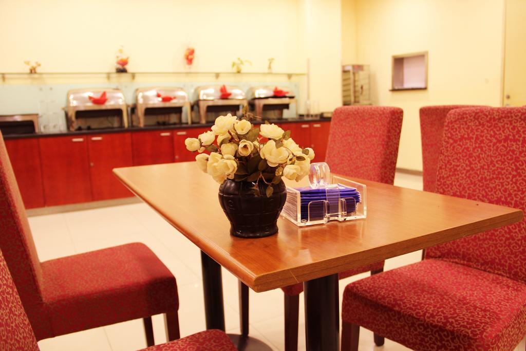 Hanting Daning Lingshi Park Hotel 2*